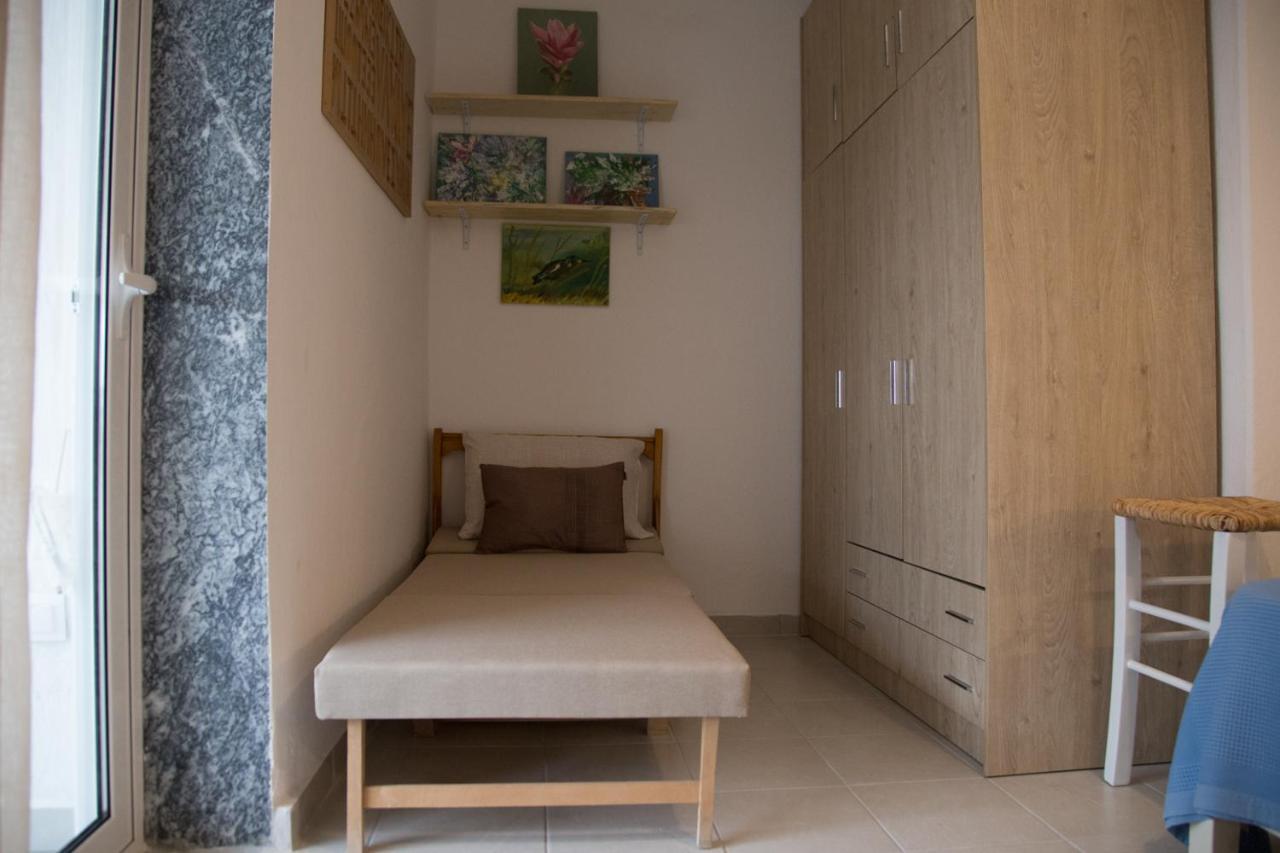 Grey Theros Apartments Paralia Dionysiou Ngoại thất bức ảnh