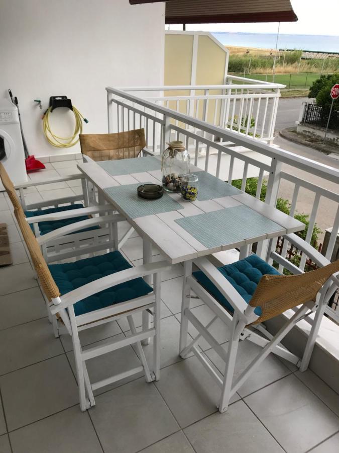 Grey Theros Apartments Paralia Dionysiou Ngoại thất bức ảnh